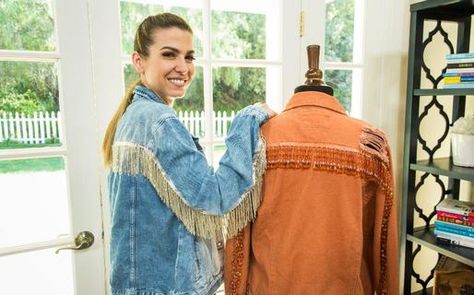 DIY Fringe Jacket - Home & Family Diy Fringe Jacket, Diy Clothes Refashion Videos, Diy Fringe, Fringe Coat, Teenage Fashion Trending, Fringed Jacket, Diy Summer Clothes, Diy Clothes Rack, Fringe Coats