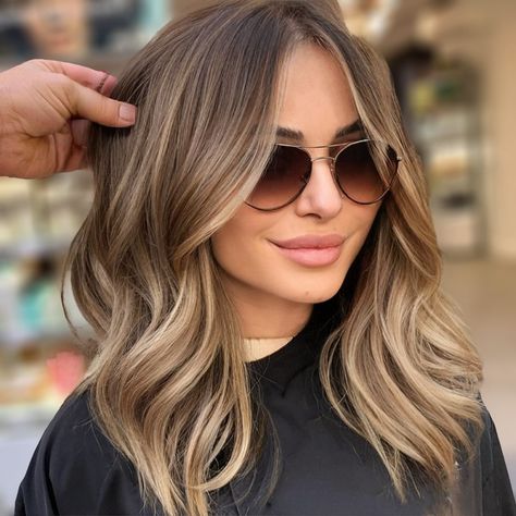 28 Stunning Fall 2024 Hair Color Trends to Transform Your Look - divagaze.com Fall Blonde Hair Color, 2024 Hair Color, Fall Blonde Hair, Blonde Hair Transformations, Fall Hair Color Ideas, Fall Hair Color Trends, Brunette Hair With Highlights, Fall Blonde, Fall Hair Cuts