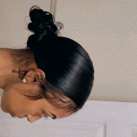 🌸🌺THE SPOT🌸🌺 on Instagram: “Sleek low messy bun will be added to the site 🥰 #atlhair #atlponytails #sleekbun” Low Messy Bun, Sleek Hairstyle, Tiny Hair, Bad Bad, Natural Hairstyle, Hairstyle Inspo, Hair Ponytail, Natural Hair Styles Easy, Slick Hairstyles