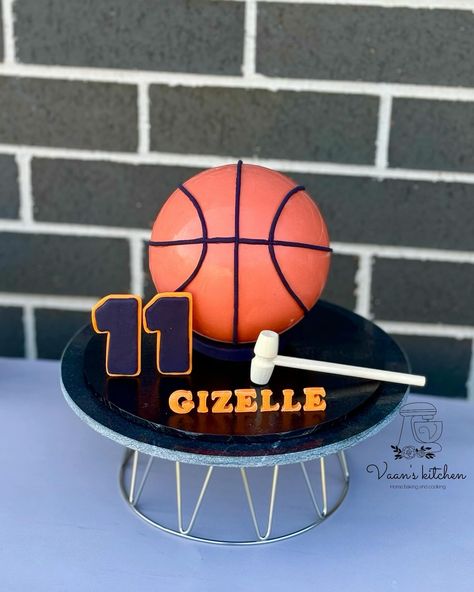 Basketball 🏀 Smash Cake #birthdaycakes #cupcakes #buttercreamcakes #fondantcakes #customcakes #handmadetopper #cakedecor #cakedesign #sydneycake #sydneycakes #vaanskitchen #smashcake #basketballsmashcake #pinatacake #basketballpinatacake Basketball Smash Cake, Pinata Cake, Smash Cake, Buttercream Cake, Fondant Cakes, Custom Cakes, Cake Smash, Cake Decorating, Birthday Cake