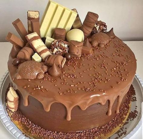 Chocolate Cake Designs, Chocolate Drip Cake, Ice Cream Cake Recipe, Chocolate Cake Decoration, Chocolate Cream Cheese, Birthday Cake Chocolate, Pretty Birthday Cakes, Cake Lover, Birthday Cake Decorating