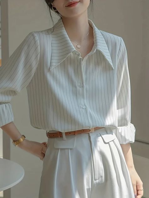 Ținute Business Casual, Woman Office, Simple Casual Outfits, Korean Fashion Summer, Basic Blouses, Everyday Fashion Outfits, Casual Long Sleeve Shirts, Classy Work Outfits, Striped Long Sleeve Shirt