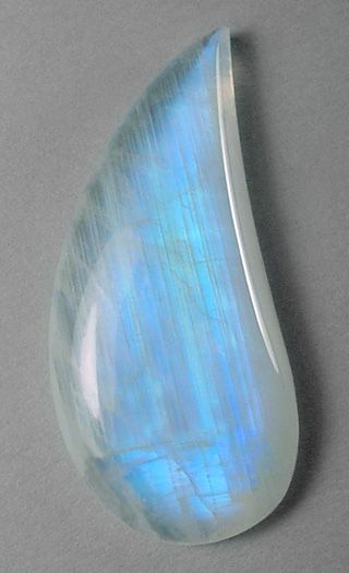 piedra de la luna Pretty Rocks, Sharon Stone, Beautiful Rocks, Mineral Stone, Minerals And Gemstones, Moonstone Jewelry, Rocks And Gems, Gem Stones, Gems And Minerals