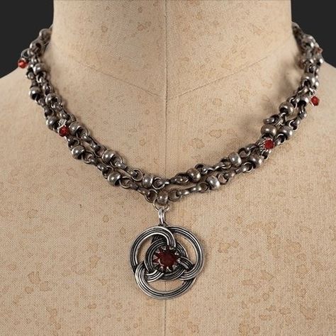 Game Of Thrones Necklace, Game Of Thrones Jewelry, Silver Jewlery, Rhaenyra Targaryen, Targaryen Aesthetic, Dragon Jewelry, House Of Dragons, Fancy Jewellery, Expensive Jewelry