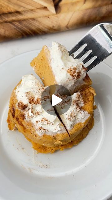 Microwave Pumpkin Cheesecake, Microwave Treats, Irick Wiggins, Low Cal Dessert, Fall Deserts, Pumpkin Pie Cheesecake, Healthy Cheesecake, Pie Cheesecake, Quick Food