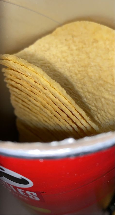 Pringles Aesthetic, Chips Snap, Pringles Chips, Realistic Wishlist, Snack Pictures, Eating Food Funny, Streak Ideas, Food Captions, Snap Streak