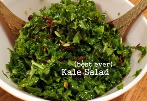 My daughter and I could eat a bowl of this every day... kale salad with sundried tomatoes and pumpkin seeds. So simple and so yummy! Salad With Sundried Tomatoes, Best Kale Salad Recipe, Grilled Kale, Asparagus Garlic, Garlic Kale, Kale Salad Recipes, Sundried Tomatoes, Vegan Salad, Kale Salad