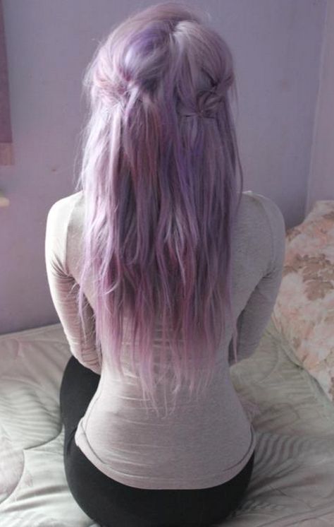 If I had any guts, I would do this to my hair. So gorgeous. Lilac Hair Aesthetic, Imogen Temult, 2014 Grunge, Teen Idle, Kyoko Kirigiri, Lilac Hair, Pastel Grunge, Scene Hair, Pastel Hair