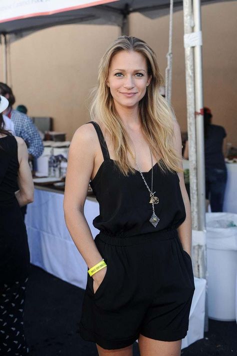 A. J. Cook is listed (or ranked) 8 on the list The Most Gorgeous Girls on Primetime TV A J Cook, Aj Cook, Jennifer Jareau, Canadian Actresses, A J, Hottest Celebrities, Celebrities Female, Beautiful People, Tank Top Fashion