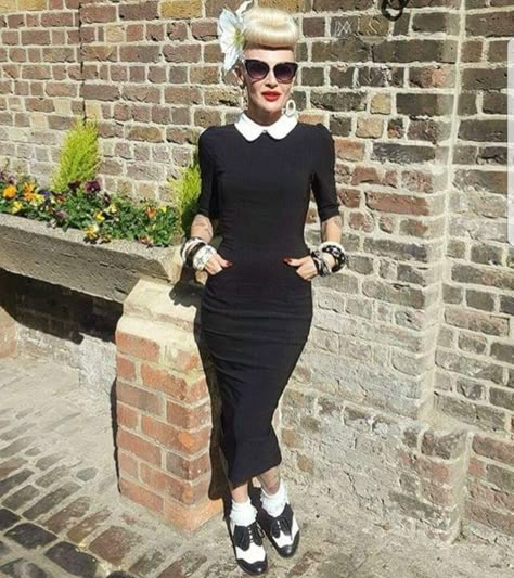 Too cute! Black and white rockabilly style retro outfit Rockabilly Fashion Outfits, Psychobilly Fashion, Mode Rockabilly, Rockabilly Looks, Rockabilly Girl, Rockabilly Outfits, Rockabilly Style, Rockabilly Fashion, 1940s Fashion