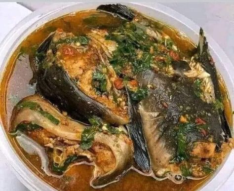 Catfish Pepper Soup, Fish Pepper Soup, Nigerian Fish, How To Cook Catfish, Catfish Farming, Grilled Catfish, Soup With Potatoes, Nigeria Food, Plantain Recipes