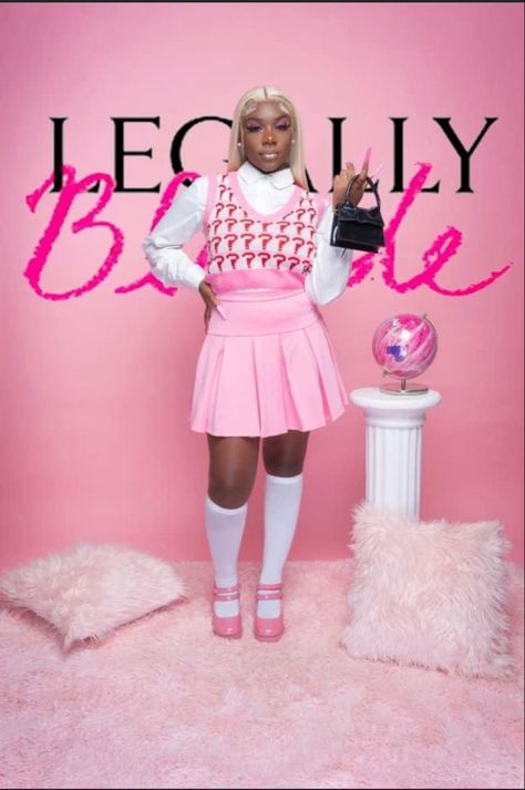 Clueless Themed Photoshoot, Legally Blonde Photoshoot Ideas, Black Barbie Photoshoot Ideas, 18th Birthday Photoshoot Themes, 2000s Birthday Photoshoot, Barbie Theme Photo Shoot, All Pink Photoshoot, Barbie Photoshoot Ideas, Pink Photoshoot Ideas