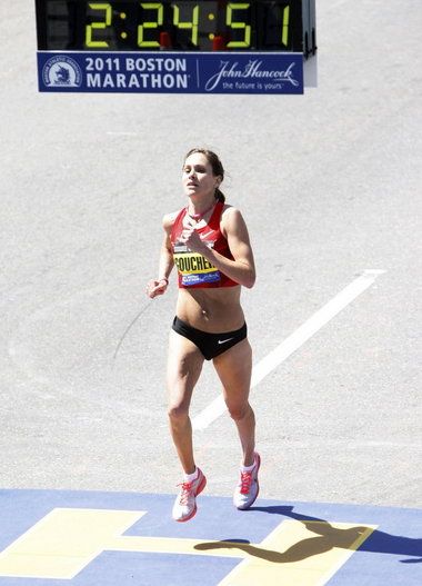 Kara Goucher ran a 2:24:51 at Boston seven months after giving birth.  Pure awesome. Running Motivation Women, Kara Goucher, Running Inspo, Female Runner, Triple Jump, Swimming Tips, Feeling Lazy, Pole Vault, Long Jump