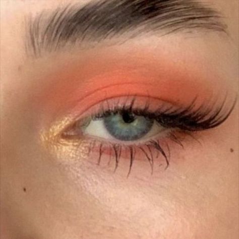 Everyday Colorful Makeup, Orange Eye Makeup Soft, Simple Colorful Makeup, Hippie Makeup, Orange Eye Makeup, Summer Eye Makeup, Concert Makeup, Subtle Makeup, Face Art Makeup