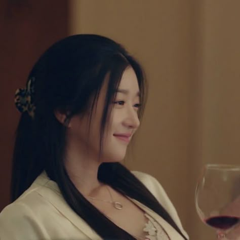 Seo Ye Ji Hairstyle, Ko Moon Young Aesthetic, K Drama Hairstyle, Seo Ye-ji Aesthetic, Medical Scrubs Fashion, Seo Yeji, Oh Yeon Seo, Ye Ji, Seo Ye-ji