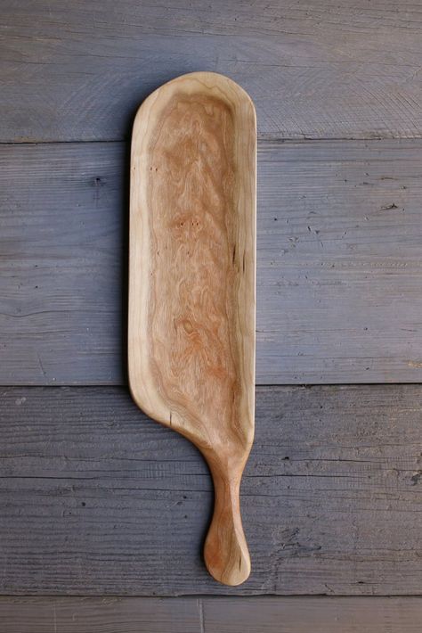 Wood Serving Board, Cool Wood Projects, Kitchen Design Plans, Tabletop Display, Food Board, Wooden Plates, Woodworking Ideas, Wood Tray, Easy Woodworking Projects