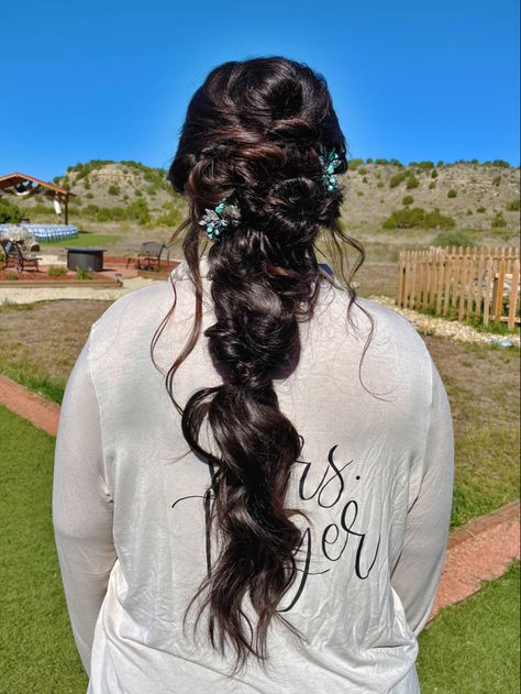 Western Wedding Hair Piece, Wedding Hair Western, Black And Turquoise Western Wedding, Western Bride Hairstyles, Turquoise Hair Pin, Western Wedding Nails For Bride, Western Wedding Turquoise, Western Bridal Hair, Braid For Bride