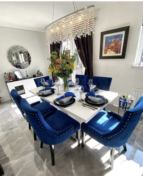 Blue Dinning Room, Blue Dining Room Decor, Gold Dining Room, Blue Living Room Decor, Interior Design Per La Casa, Dining Room Blue, Dinning Room Design, Dining Room Table Decor, Luxury Dining Room