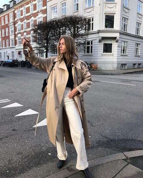 Amalie Moosgaard Nielsen’s Instagram profile post: “New detective in town 🕵🏼‍♀️🔍 @mango #mangogirls Annonce” White Denim Jeans Outfit, Amalie Moosgaard, Old Money Summer Outfits, Trench Outfit, Old Money Summer, Postpartum Fashion, Trench Coat Outfit, Interview Outfit, Coat Outfits