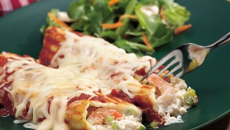 Blend sweet and delicate shrimp and easy canned crab meat with ricotta and cream cheese in this spectacular but simple pasta dish. Shrimp Manicotti Recipe, Seafood Manicotti Recipe, Camping Thanksgiving, Stuffed Manicotti, Manicotti Recipe, Tomato Pasta Sauce, Easy Pasta Dishes, Tomato Pasta, Italian Dishes