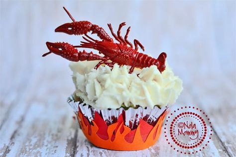 Cute idea for our Crawfish Boil, can use the Twinkie cupcake recipe for these Seafood Boil Dessert Ideas, Crawfish Cupcakes, Crawfish Boil Birthday Cake, Crawfish Birthday Party Decorations, Crawfish Birthday Cake, Crawfish First Birthday Party, Crawfish Birthday, Crab Bake, Low Country Boil Party