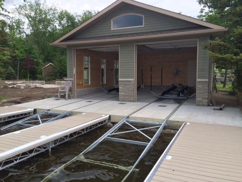 Boat Garage Ideas, Boathouse Architecture, Lakehouse Renovation, Small Motor Boat, Lake Docks, Boathouse Design, Dock Ideas, Boat Garage, Plan Garage