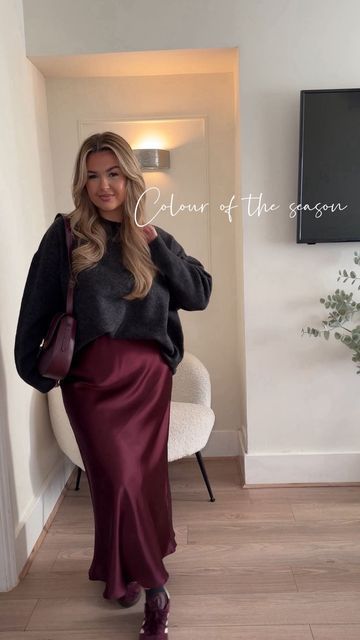 Burgundy Skirt Outfit, Maroon Outfits, Winter Maxi Skirt Outfit, Long Skirt Looks, Midi Skirt Outfit Winter, French Autumn, Chloe Outfit, Burgundy Outfits, Silk Skirt Outfit