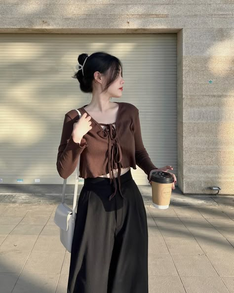 사진 촬영 포즈, Korean Casual Outfits, Casual Day Outfits, Asian Outfits, Korea Fashion, Kpop Fashion Outfits, Korean Outfits, Up Girl, Looks Style