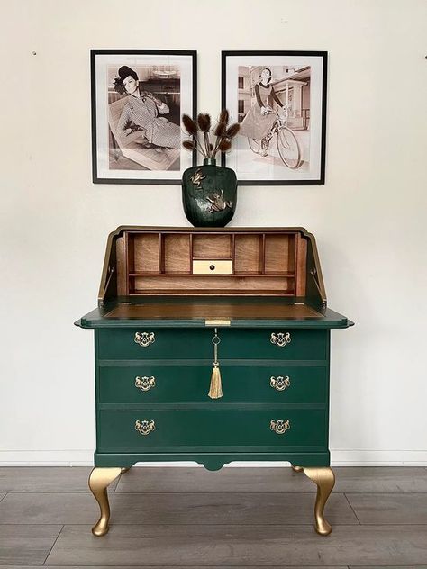 Secretary Desk Makeover, Desk Redo, Vintage Furniture Makeover, Vintage Writing Desk, Vintage Furniture Design, Antique Writing Desk, Vintage Writing, Upcycled Furniture Diy, Secretary Desk