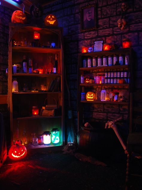 Halloween People, Witch Props, Witch Room, Hallowen Ideas, Halloween Tattoo, Haunted Houses, Halloween Haunted Houses, Halloween Lights, Halloween Inspiration