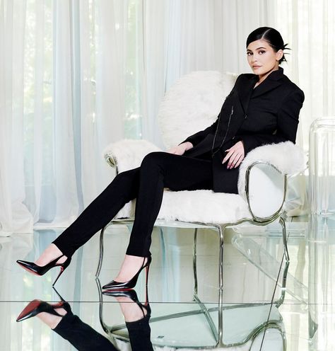 How 20-Year-Old Kylie Jenner Built A $900 Million Fortune In Less Than 3 Years Kylie Jenner Youngest Billionaire, Youngest Billionaire Aesthetic, Kylie Jenner Business Aesthetic, Kylie Billionaire, Kylie Jenner Billionaire, Stylizacje Kylie Jenner, Youngest Billionaire, Ceo Aesthetic, Forbes Cover