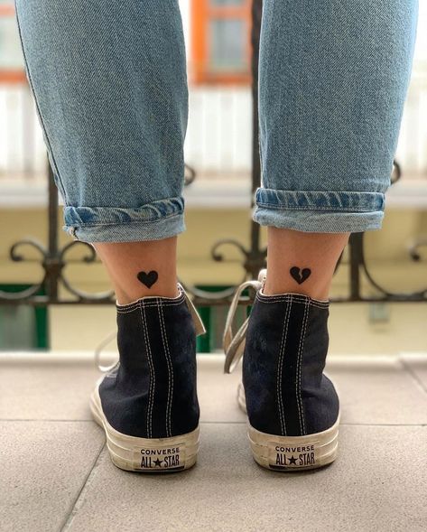 Yungblud Hand Tattoos, Safety Pin Heart Tattoo Meaning, Yungblud Inspired Tattoos, Heathers Tattoo, Yungblud Tattoo, Yungblud Aesthetic, Black Heart Tattoo, Black Heart Tattoos, Hunter Tattoo