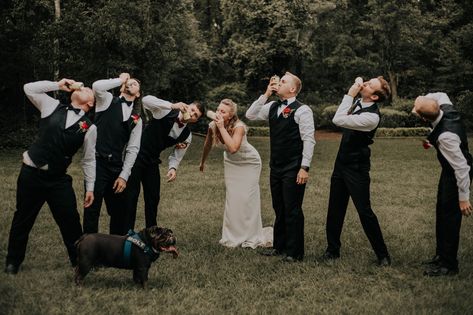 Shotgunning Beer Wedding, Beer Guy At Wedding, Flower Beer Man Wedding, Funny Wedding Picture Ideas, Groomsmen Gameday Pictures, Beer Man Wedding, Groomsmen Running For Beer, Wedding Party Photos Group Shots Funny, Beer Man At Wedding