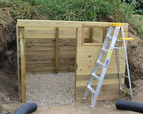 The new donkey house has a window! Mini Cow Stall, Shelter For Donkeys, Diy Mini Pony Shelter, Goat Shelter Plans, Diy Pony Shelter, Diy Donkey Shelter, Mini Cow Shelter, Donkey House Ideas, Donkey Enclosure Ideas