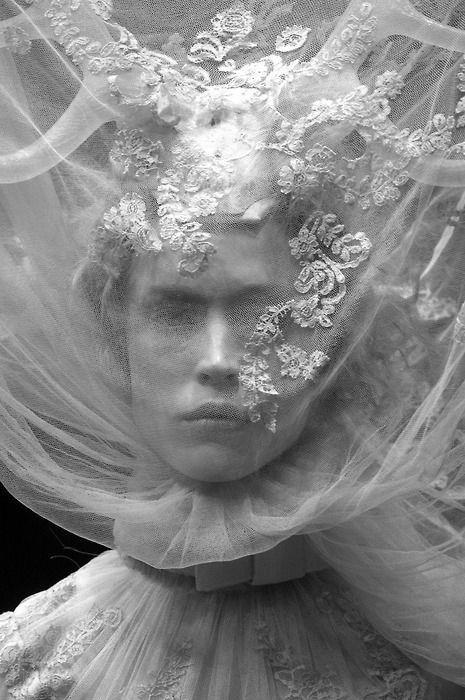 Raquel Zimmermann, Oh My Goddess, Philip Treacy, Savage Beauty, Robert Mapplethorpe, Dark Beauty, Costume Design, Headdress, Photo Inspiration