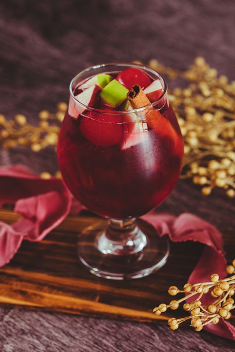 8 FALL WEDDING SIGNATURE DRINKS | Wedding Inspiration | Gallery | Item 3 Fall Wedding Sangria, Fall Drinks For Wedding, Fall Wedding Alcohol Drinks, Fall Wedding Drink Ideas, Sangria Wedding Drink, Wedding Cocktails Fall, Signature Cocktail Ideas Fall, Fall Wedding Signature Drink Ideas, Fall Signature Cocktails