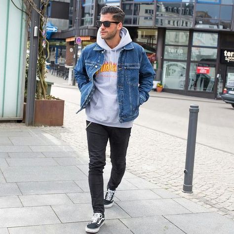 Sweater with a denim jacket - Men's street style - Fall Winter fashion Guy Outfits, College Outfits Winter, Vans Outfit, Guys Fashion, Hipster Man, Smart Outfit, Mens Fashion Urban, Urban Wear, Streetwear Style