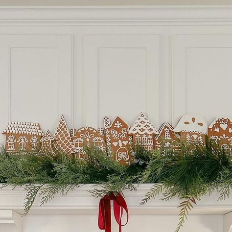 𝐃𝐈𝐘 𝐓𝐨𝐠𝐞𝐭𝐡𝐞𝐫 | 𝐇𝐨𝐦𝐞 𝐃𝐞𝐬𝐢𝐠𝐧 on Instagram: "A little kitchen mantle Christmas inspo. If you’ve been following along in stories this week, you’ve seen me baking, piping and assembling gingerbread houses for my last week of orders. It’s been fun sharing my gingerbread making with you this past week. It’s pretty much consumed most of my time these last few months, but I love it. I love creating these little homes to help invite the smells, tastes, and spirit of Christmas. They’re a ton of work but to give families this little bit of joy this season is magical ✨. This gingerbread mantle village is made of scraps of homes I made that didn’t quite make the cut. I didn’t have the heart to throw them away, so instead I put them up here to display, and a little Christmas decorati Gingerbread House Mantle Decor, Gingerbread Mantle Decor, Gingerbread Mantle, Kitchen Mantle, Mantle Christmas, Gingerbread Christmas Decor, Gingerbread Village, Spirit Of Christmas, Christmas Gingerbread House