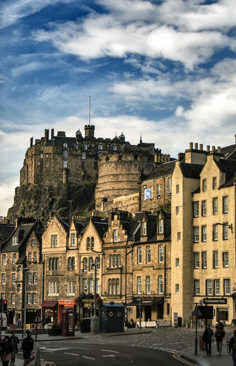 The sun shining on the old buildings of the Grassmarket, complete with a lovely blue sky one fine lunchtime, backed by Edinburgh Castle. Edinburgh Photography, Edinburgh Travel, Scotland Uk, Scottish Castles, Edinburgh Castle, Chateau France, England And Scotland, Edinburgh Scotland, Inverness