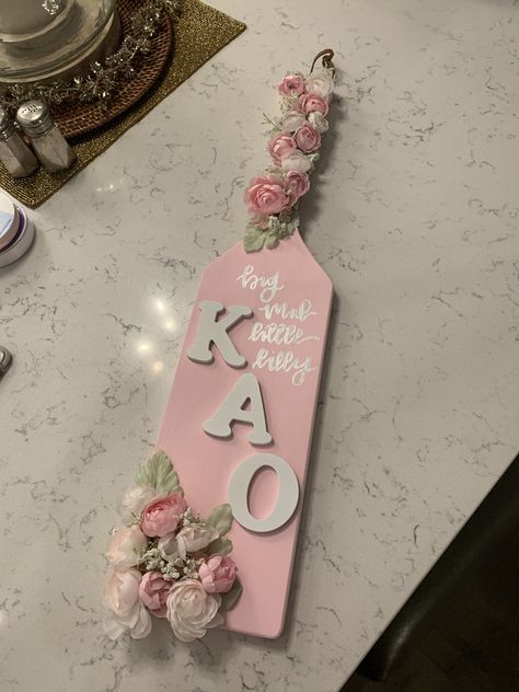 Big Sorority Paddles, Pink Paddle Sorority, Pink Sorority Paddle, Paddle Ideas Sorority, Cute Sorority Paddles, Greek Merch, Sorority Gifts Diy, Pi Beta Phi Crafts, Paddle Sorority Big