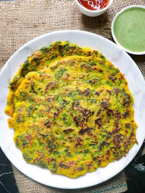 Chillas are a versatile breakfast option made for different days. Here are some chilla recipes that can be made from different dals. Dal Chilla Recipe, Cheela Recipe, Moong Dal Chilla, Pulses Recipes, Muffin Bread, Breakfast Options, Spices And Herbs, Easy Salads, Chopped Onions