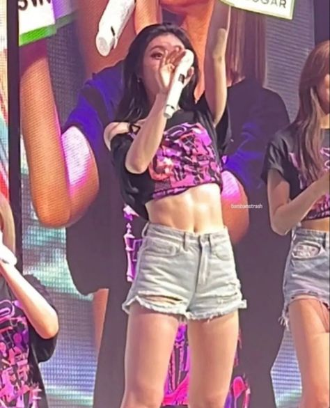 Chaeryeong Itzy, Itzy Chaeryeong, Wendy Red Velvet, K Pop Star, Girl Body, My Account, Body Goals, Asian Beauty, Pretty People