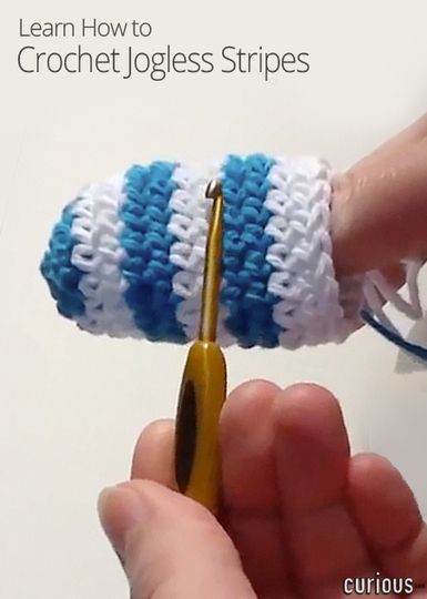 Amigurumi Techniques, Crochet Tricks, Change Colors In Crochet, Crochet Hack, Crochet Ball, Animal Knitting Patterns, Beginner Crochet Tutorial, Crochet Afgans, Crochet Tips