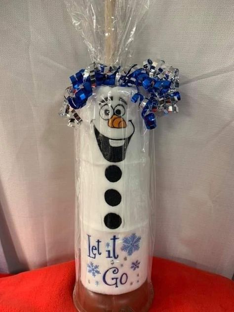 Toilet Paper Plunger Snowman, Toilet Paper And Plunger Snowman, Plunger Snowman, Plunger Crafts, Toilet Paper Snowman, Quick Christmas Gifts, Dollar Store Christmas Crafts, Gag Gifts Christmas, Toilet Paper Crafts