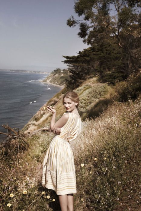 //issyjaine Summer Gathering, Foto Poses, Dress Cream, Style Inspiration Summer, 인물 사진, Looks Vintage, A Dress, Vintage Photos, The Ocean