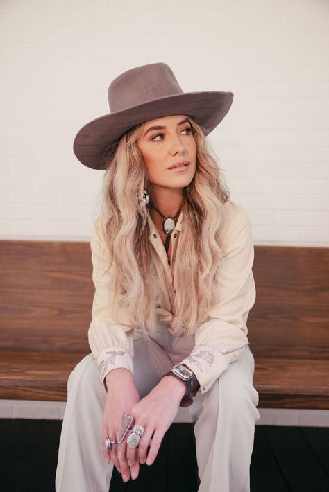 Lainey Wilson, Country’s Brightest New Star, Was Inspired by Hannah Montana - WSJ Lainey Wilson Photos, Lainey Wilson Photoshoot, Lainey Wilson Pictures, Lainey Wilson Hats, Lainey Wilson Aesthetic, Lainey Wilson Hair, Lainy Wilson, Lainey Wilson Style, Lainey Wilson Outfits