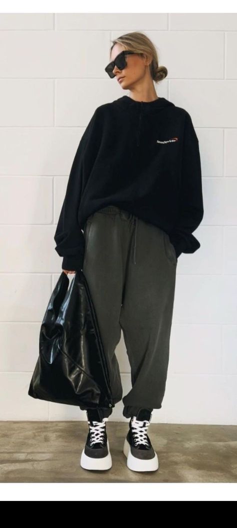 Oversize Outfit, Looks Street Style, Fashion Mistakes, Mode Inspo, Looks Chic, Sporty Outfits, 가을 패션, Autumn Outfit, Black Tote