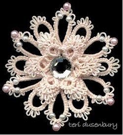 Teri Dusenbury (TATBit Tats) created this gorgeous brooch by stacking tatted motifs. Patterns for this and another lovely design are available from her blog. She warns that they were created long a… Tatting Flowers, Tatting Ideas, Tatting Patterns Free, Needle Tatting Patterns, Shuttle Tatting Patterns, Tatting Tutorial, Tatting Jewelry, Needle Tatting, Crochet Snowflakes