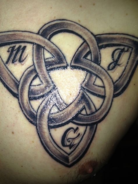 initials celtic knot Celtic Knot For Family, Tattoo With Initials, Celtic Sister Tattoo, Brotherhood Tattoo, Celtic Knot Tattoo, Brother Tattoos, Irish Tattoos, Knot Tattoo, Aries Tattoo