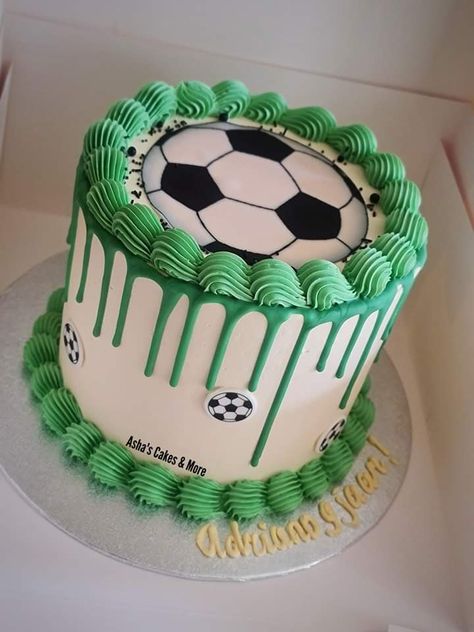 Soccer Cake Easy, Soccer Cake Ideas For Boys, Football Cake Design, Soccer Birthday Cakes, Soccer Cake, Football Birthday Party, Football Cake, Soccer Birthday, Birthday Cakes For Men